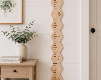 Personalisiertes hölzernes Lineal | Messlatte für Kinder | Familien Wachstums-Tracker | Kinderzimmer Wand Dekor | Baby-Dusche-Geschenk