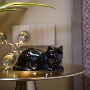 猫のミニ骨壺 - ランプブラック | 陶器 | ハンドメイド