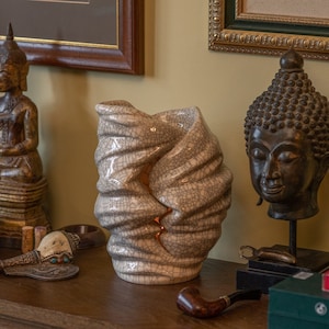 Art Urn for Ashes &quot;Light&quot; - Large/Craquelure/Ceramic