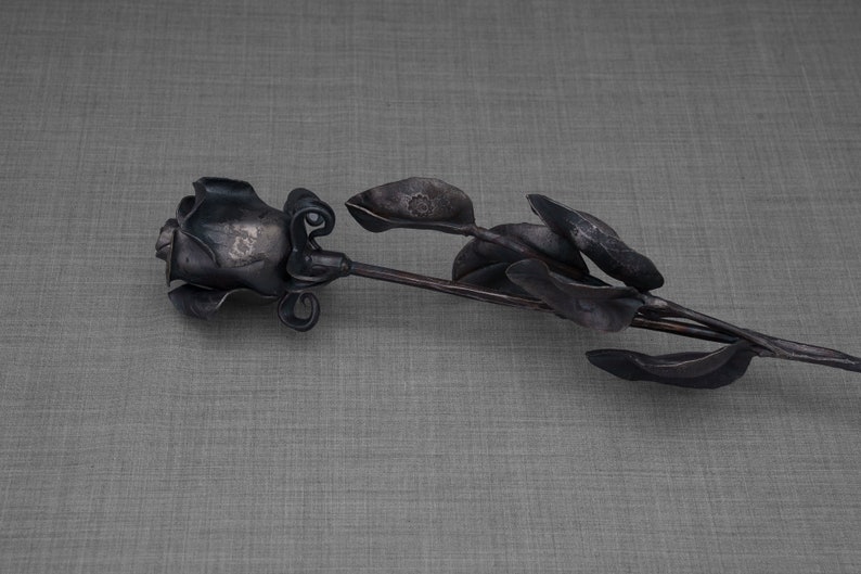 High-quality Handwrought Iron Rose, a suitable addition to our large urns and keepsakes. This item does not hold cremation ashes.
