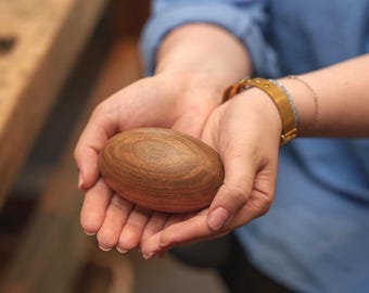 Urna de madera para recuerdos "Palm Stone" - Nogal auténtico