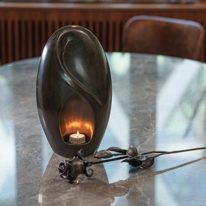 High-quality Handwrought Iron Rose, a suitable addition to our large urns and keepsakes. This item does not hold cremation ashes.