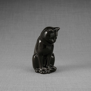 Ceramic Art Urn for Cats cremation ashes. The urn represents a cat sitting in a comfortable position with its tail around her body and its head gently looking left. Mini pet memorial urn. Pet memorial urn for ashes. Pet mini urn. Mini Urn by Pulvis