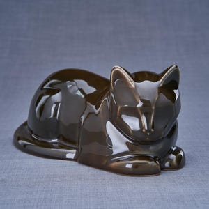 Cat Cremation Urn for Ashes - Oily Green / Ceramic Pet Memorial