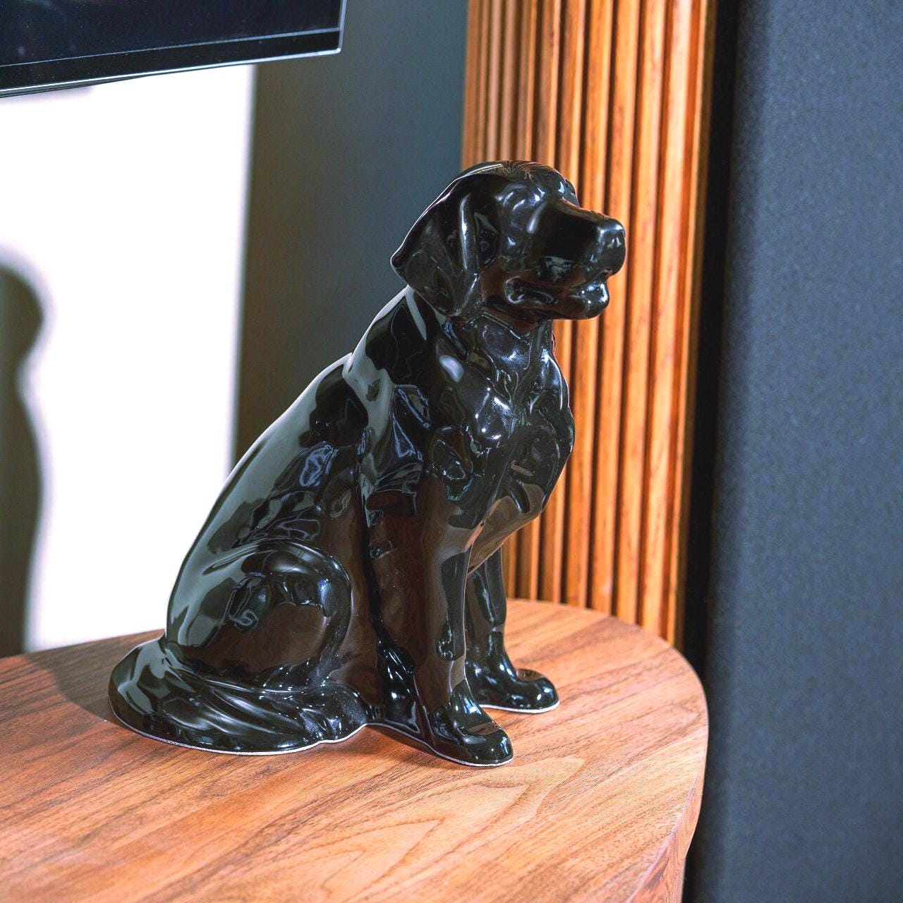 ゴールデンレトリバー犬の骨壺 - ランプブラック | 陶器