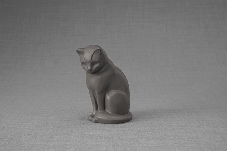Ceramic Art Urn for Cats cremation ashes. The urn represents a cat sitting in a comfortable position with its tail around her body and its head gently looking left. Mini pet memorial urn. Pet memorial urn for ashes. Pet mini urn. Mini Urn by Pulvis