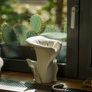 High-quality ceramic cremation urn for human ashes, suitable for home, garden or columbarium. This is a medium size urn. Calla Lily Flower Urn for Ashes. Calla Flower Cremation Urn by Pulvis Art Urns Handcrafted memorial flower urn by Pulvis Art Urns