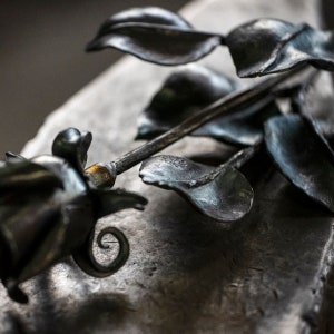 High-quality Handwrought Iron Rose, a suitable addition to our large urns and keepsakes. This item does not hold cremation ashes.