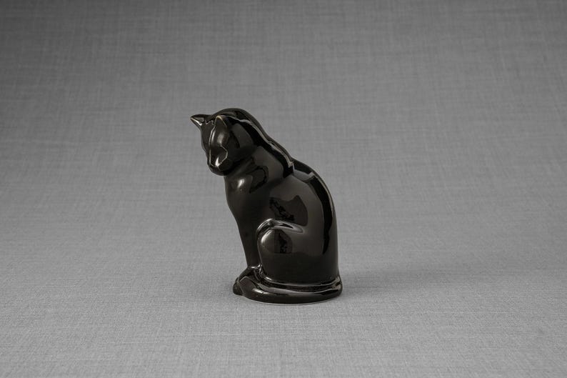 Ceramic Art Urn for Cats cremation ashes. The urn represents a cat sitting in a comfortable position with its tail around her body and its head gently looking left. Mini pet memorial urn. Pet memorial urn for ashes. Pet mini urn. Mini Urn by Pulvis