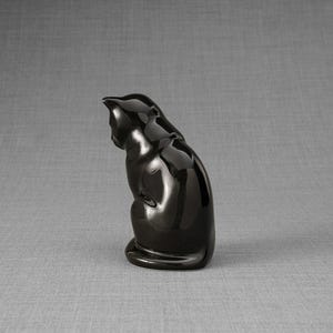 Ceramic Art Urn for Cats cremation ashes. The urn represents a cat sitting in a comfortable position with its tail around her body and its head gently looking left. Mini pet memorial urn. Pet memorial urn for ashes. Pet mini urn. Mini Urn by Pulvis
