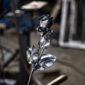 High-quality Handwrought Iron Rose, a suitable addition to our large urns and keepsakes. This item does not hold cremation ashes.