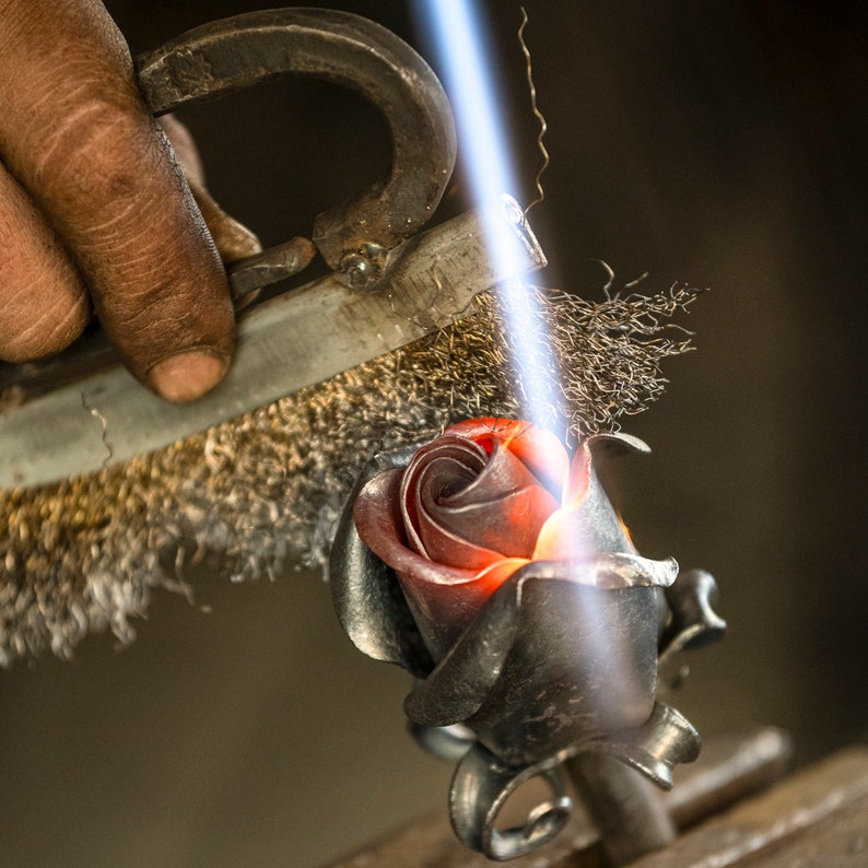 High-quality Handwrought Iron Rose, a suitable addition to our large urns and keepsakes. This item does not hold cremation ashes.