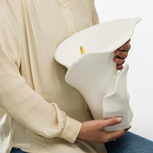 High-quality ceramic cremation urn for human ashes, suitable for home, garden or columbarium. This is a medium size urn. Calla Lily Flower Urn for Ashes. Calla Flower Cremation Urn by Pulvis Art Urns Handcrafted memorial flower urn by Pulvis Art Urns