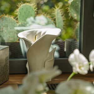 High-quality ceramic cremation urn for human ashes, suitable for home, garden or columbarium. This is a medium size urn. Calla Lily Flower Urn for Ashes. Calla Flower Cremation Urn by Pulvis Art Urns Handcrafted memorial flower urn by Pulvis Art Urns