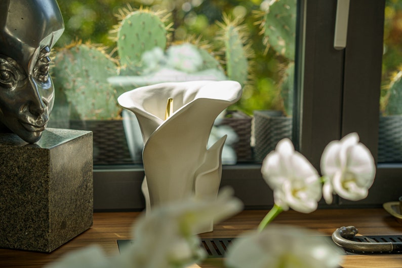 High-quality ceramic cremation urn for human ashes, suitable for home, garden or columbarium. This is a medium size urn. Calla Lily Flower Urn for Ashes. Calla Flower Cremation Urn by Pulvis Art Urns Handcrafted memorial flower urn by Pulvis Art Urns