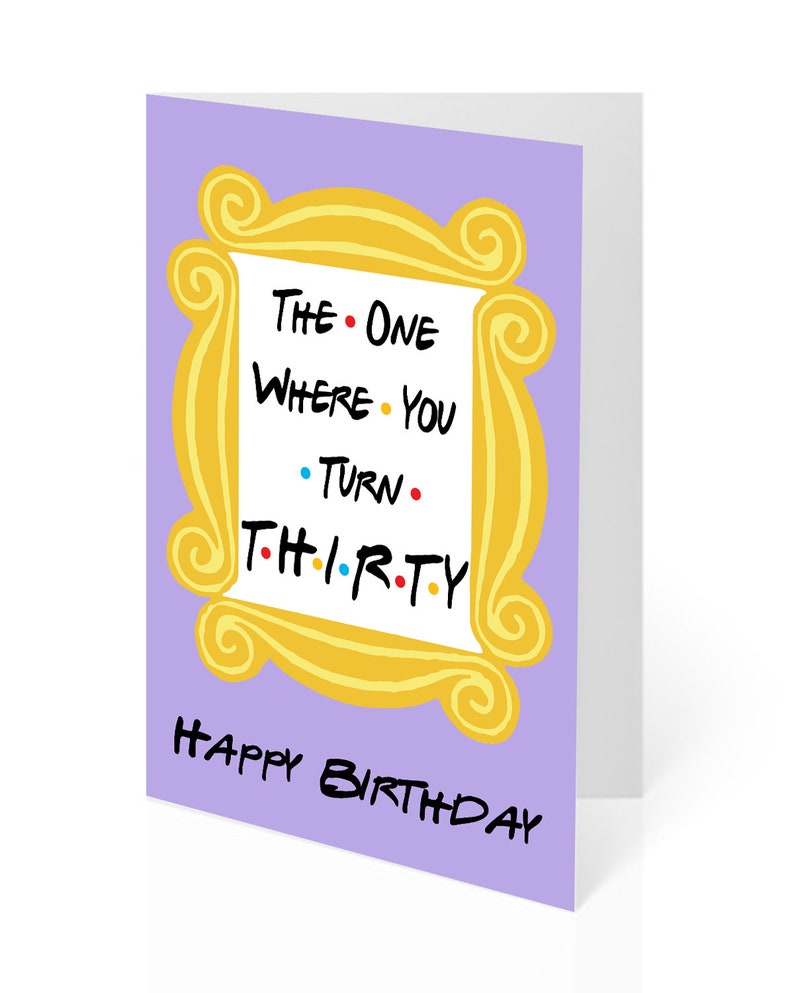 K&ouml;nnte beinhalten: Geburtstagskarte mit lila Hintergrund und goldenem Rahmen. Der Text im Rahmen lautet "THE ONE WHERE YOU TURN THIRTY." Unter dem Rahmen steht "HAPPY BIRTHDAY" in schwarzem Text.