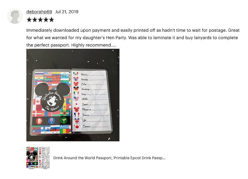 Puede incluir: Un pasaporte imprimible para un evento tem&aacute;tico "Drink Around the World" en Epcot. El pasaporte presenta una cabeza de Mickey Mouse con banderas de diferentes pa&iacute;ses de todo el mundo. El texto "Drink Around the World" est&aacute; impreso en el pasaporte. El pasaporte est&aacute; dise&ntilde;ado para ser utilizado para un juego de beber en Epcot.