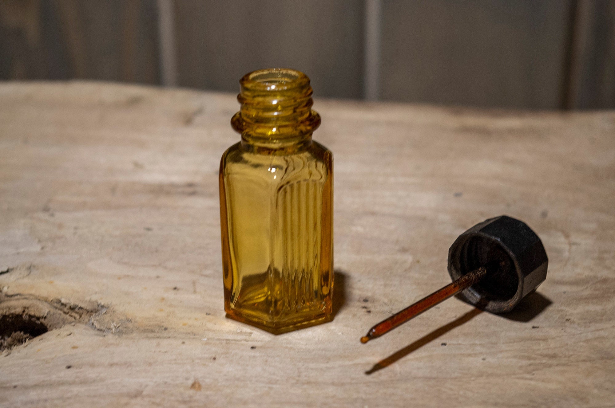 ZEOABSY 4 Stück 30ml Chrom Gold Pipettenflasche mit Gold Pipettenring,Glasflasche Tropfpipetten für Aromatherapie ätherische Öle Dosierung und Lagerung 1x Trichter 