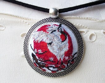 Collier brodé de grue japonaise Sakura fleur petit point pendentif