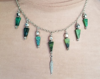 Naszyjnik z piórkami w kolorze turkusowym - Naszyjnik z śliniaczkiem - Naszyjnik z kamieni naturalnych - Naszyjnik choker