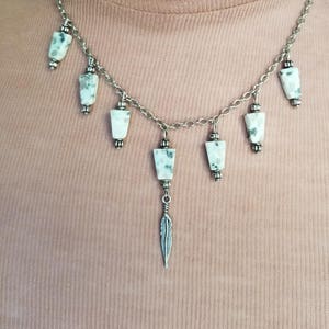 White stone and feather necklace - Bib necklace - Statement necklace - Crystal necklace - Fringe style choker