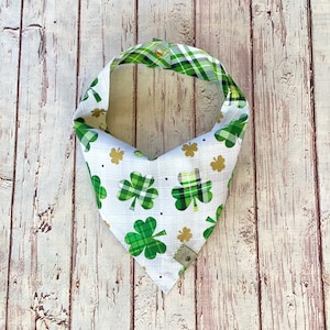 St. Patrick&#39;s Day Dog Bandana | Clover Dog Bandana | Shamrock | Dog Bandana with Name | Green Plaid | Personalized Bandana | Snap On