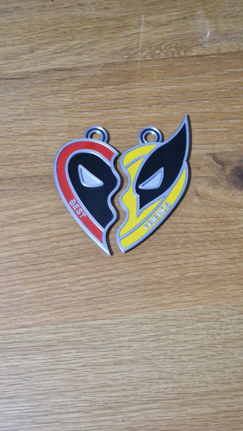 Deadpool Wolverine Heart Logo Llavero / Collar Impreso en 3D imagen 9