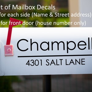 Peut inclure: Une boîte aux lettres blanche avec des autocollants en vinyle noir. La boîte aux lettres a un drapeau rouge et les autocollants indiquent "Champell" et "4301 SALT LANE".