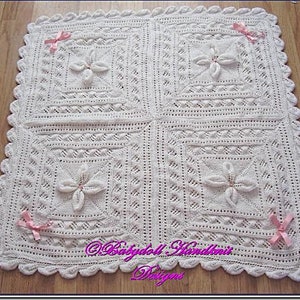 Beautiful Easy to Knit Leaf Motif Shawl