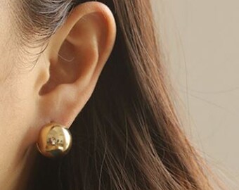 large gold stud earrings