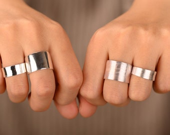 Anillo de puño de plata simple, anillo de banda súper ancha, anillo de declaración, 14 mm, brillante, anillo de acabado cepillado a mano, anillo de plata, anillo ajustable