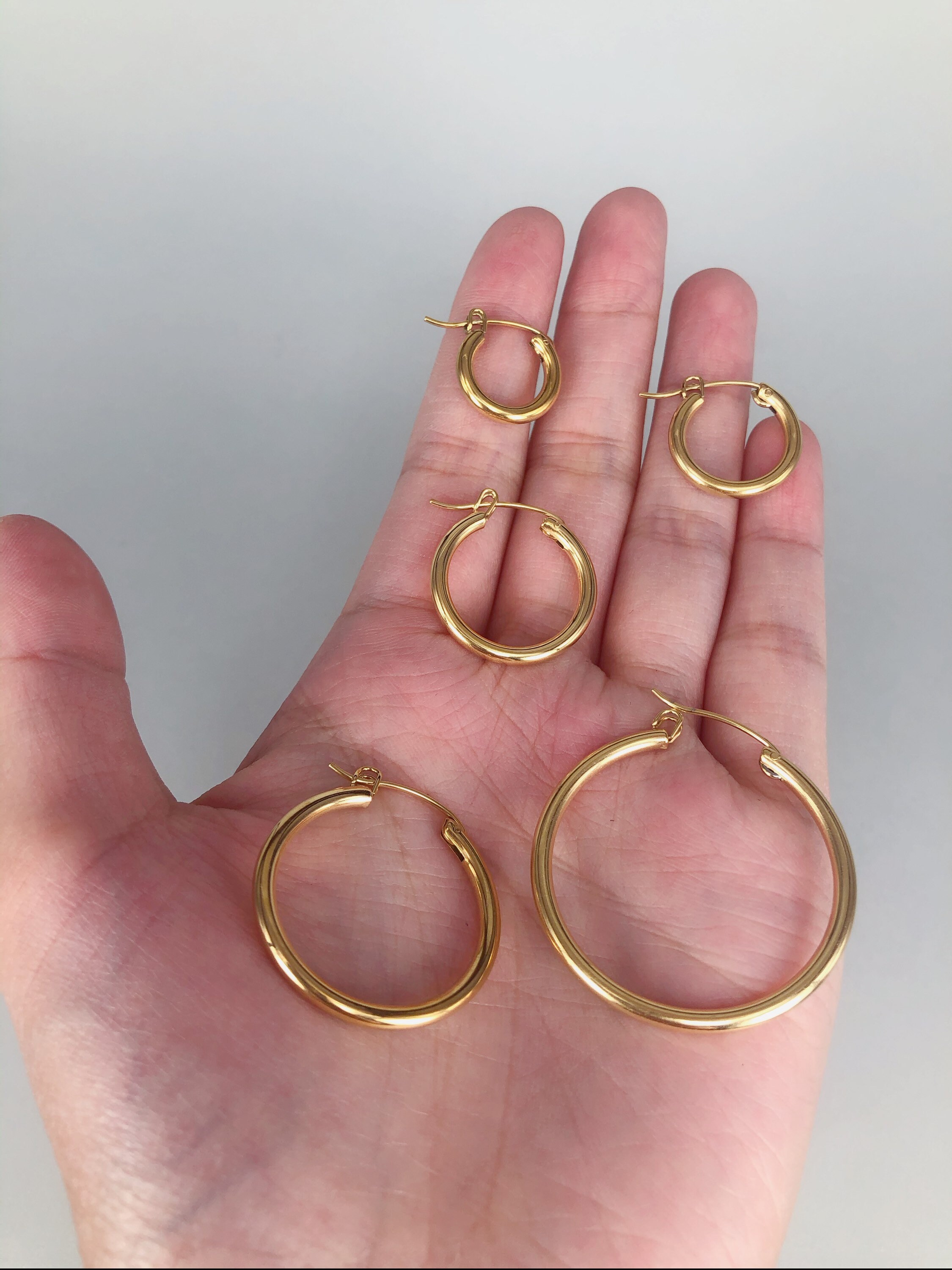 Gold hoop earrings light weight sale