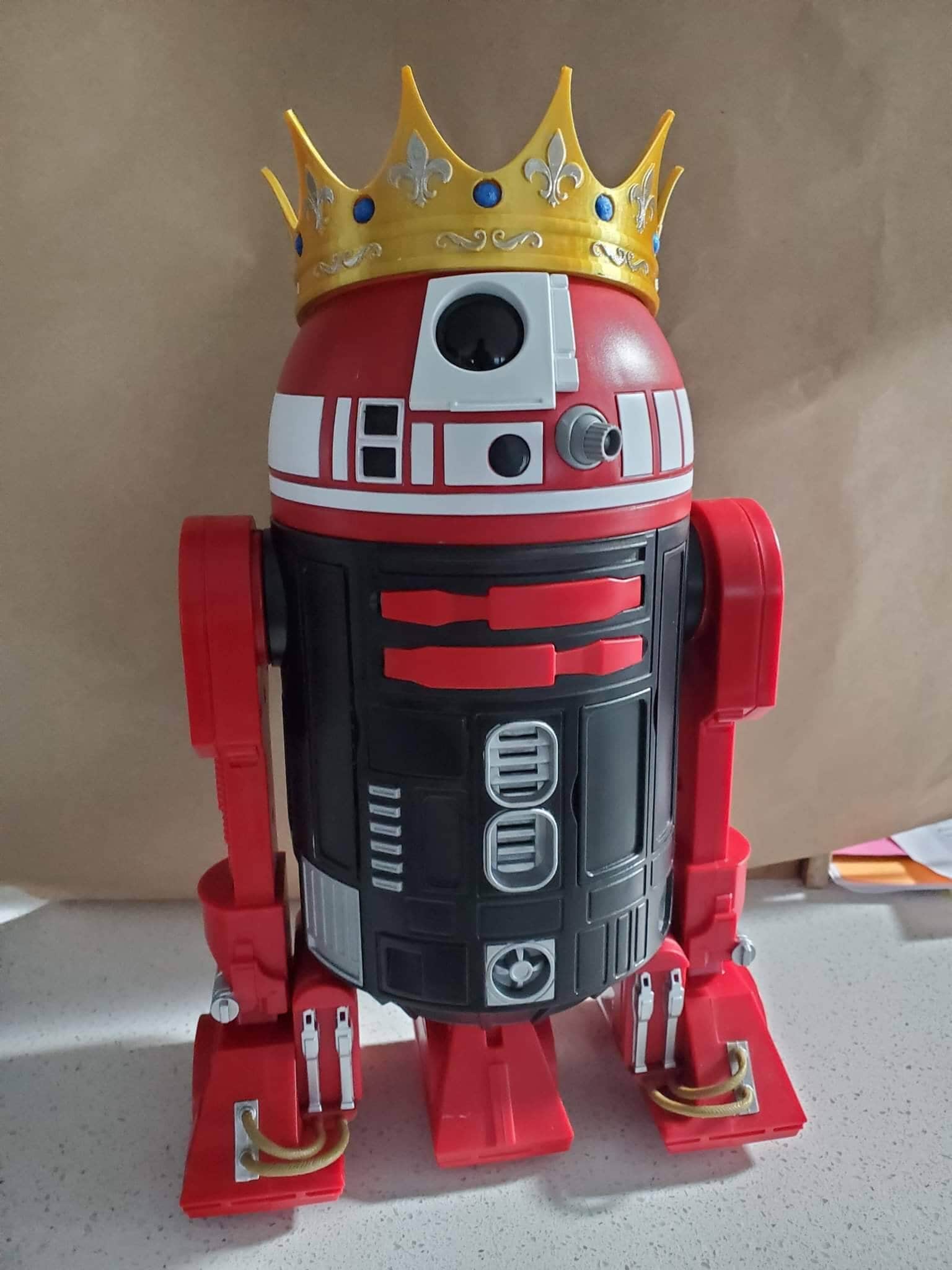 DROID DEPOT】 R2-D2 赤 専用バックパック付 - メルカリ