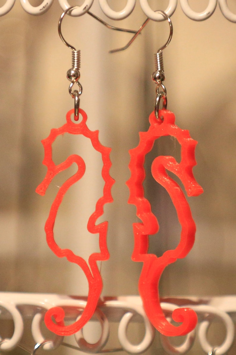 3D Printed unique Seahorse Earrings imagem 3