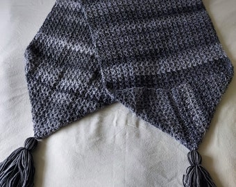 Crochet pattern for pocket shawl, pocket scarf, with tassels, christmas gift, thick shawl