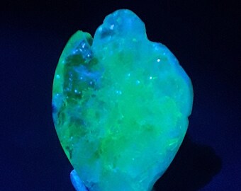 6gr. Edelstein HYALIT OPAL Freie Form Fluoreszierend.  Zacatecas, Mexiko.