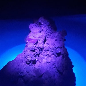 600gr. Gemmy  Fluorescent Fluorite  Crystals.  La Ojuela  Mexico.
