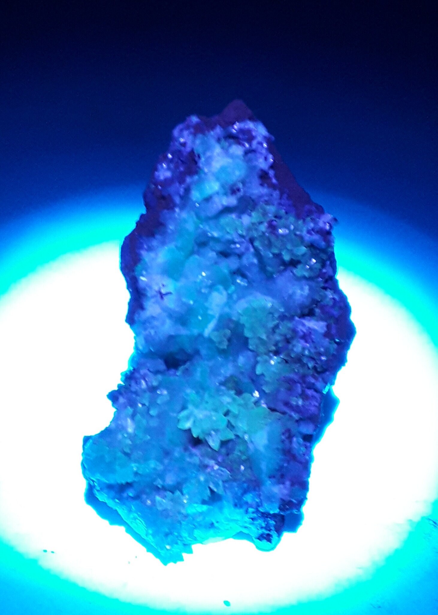 32gr. 宝石のような蛍光性キュプロアダマイト結晶。メキシコ、ラ