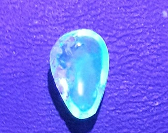 1 Kt. Gemmy Hyalite Opal Fluoreszierend. Zacatecas, Mexiko
