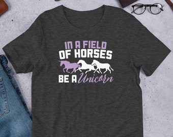 Einhorn-T-Shirt: "In einem Feld voller Pferde, sei ein Einhorn"