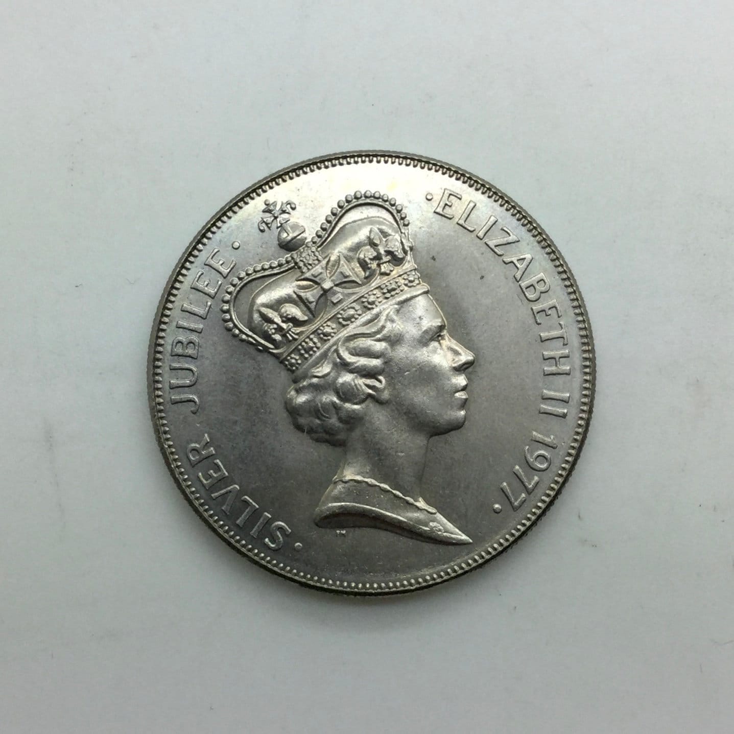 1977 年エリザベス 2 世銀聖年英国石油ペトロリアナ広告作品銅ニッケル王冠サイズの王室の肖像画グッズ