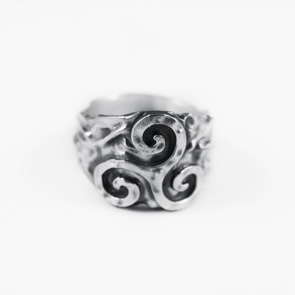 Triskel ring