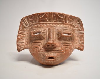 Chibcha mask with animal decorations (Musée du quai Branly, Paris)