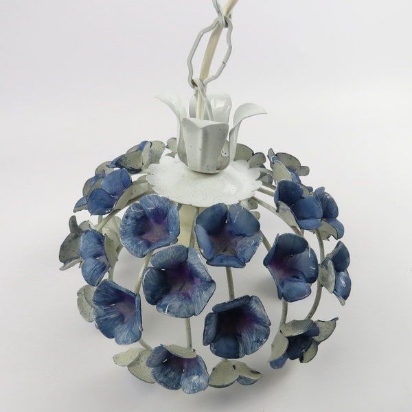 Lustre plafonnier en tôle émaillée, Suspension florale hortensia en métal peint, Lustre florentin en tôle bleue, Lampe italienne à suspendre