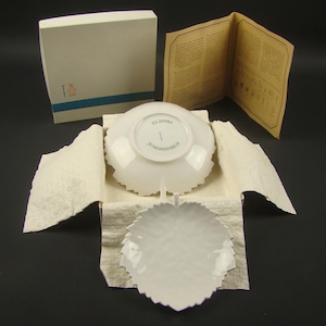 Set of 2 KPM Berlin Leaf Dishes in White Porcelain, Limited Edition for Jungheinrich 25 Years, with original Box, German Modernist Design