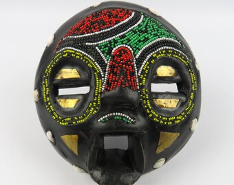 10インチのサイン入り手彫りアシャンティマスク：ビーズ細工のアフリカ