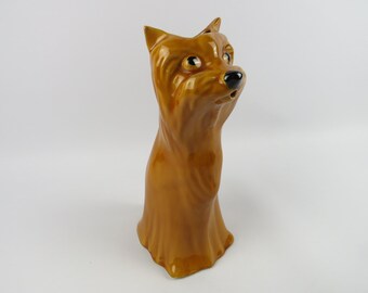 Vintage Yorkshire Hundekrug aus den 60er Jahren, zoomorpher Schlupfkrug, hundeförmiger Krug, figurativer Majolika-Krug