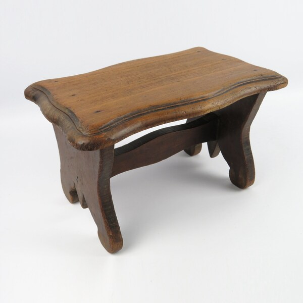 Petit tabouret rustique en bois, Petit banc vintage en bois sculpté, Repose-pieds en chêne massif, Tabouret pour enfants, Tabouret de douche