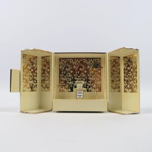 Chanel Coco Mademoiselle Miniature Perfume Collector Set, Chanel Birdcage Diorama Box with perfume miniature, limited Christmas edition