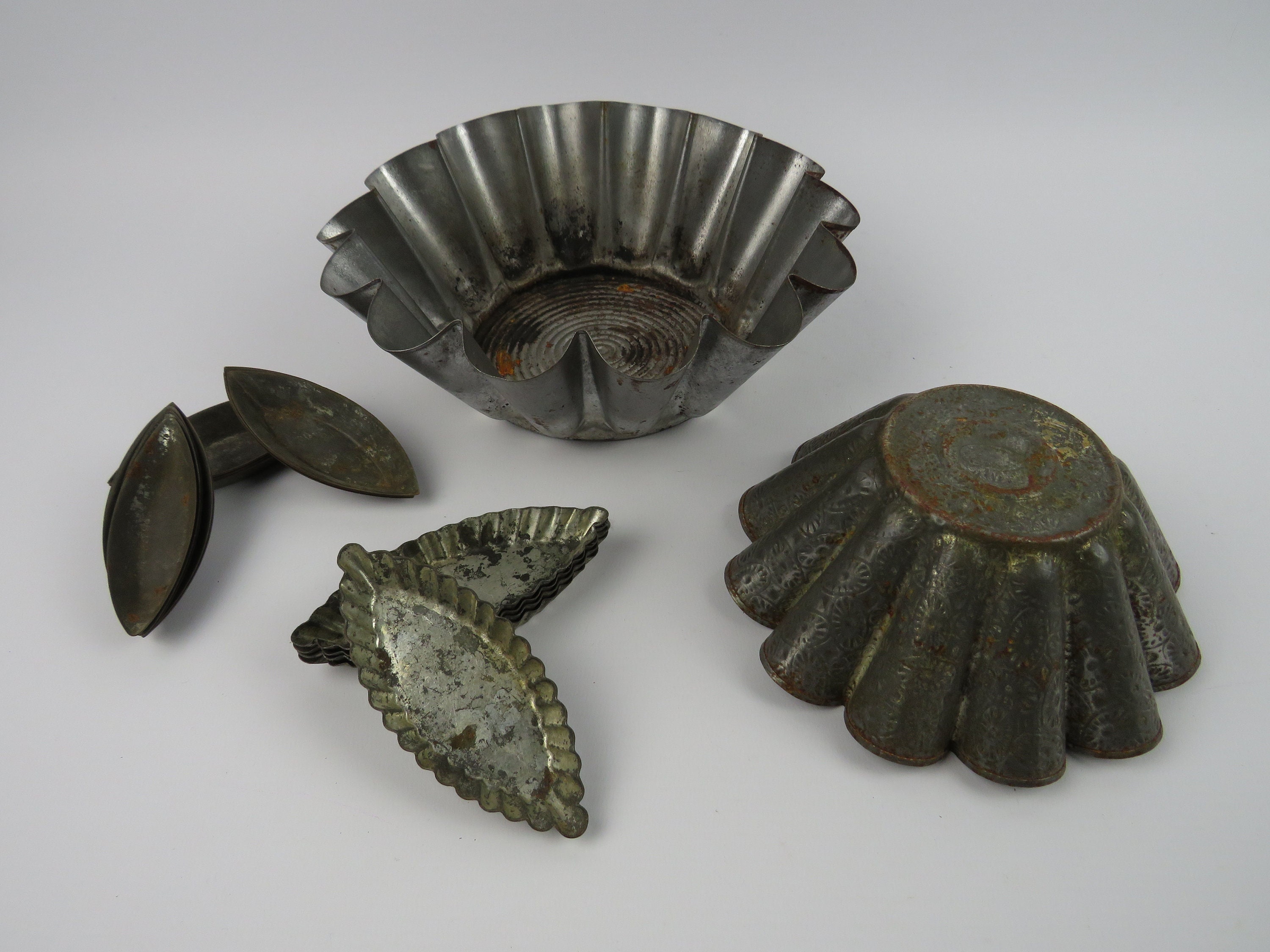 22 Moules à Gâteaux en Aluminium Vintage, Moules Charlotte Métal Embossé, Financiers Antiques, Cuisi